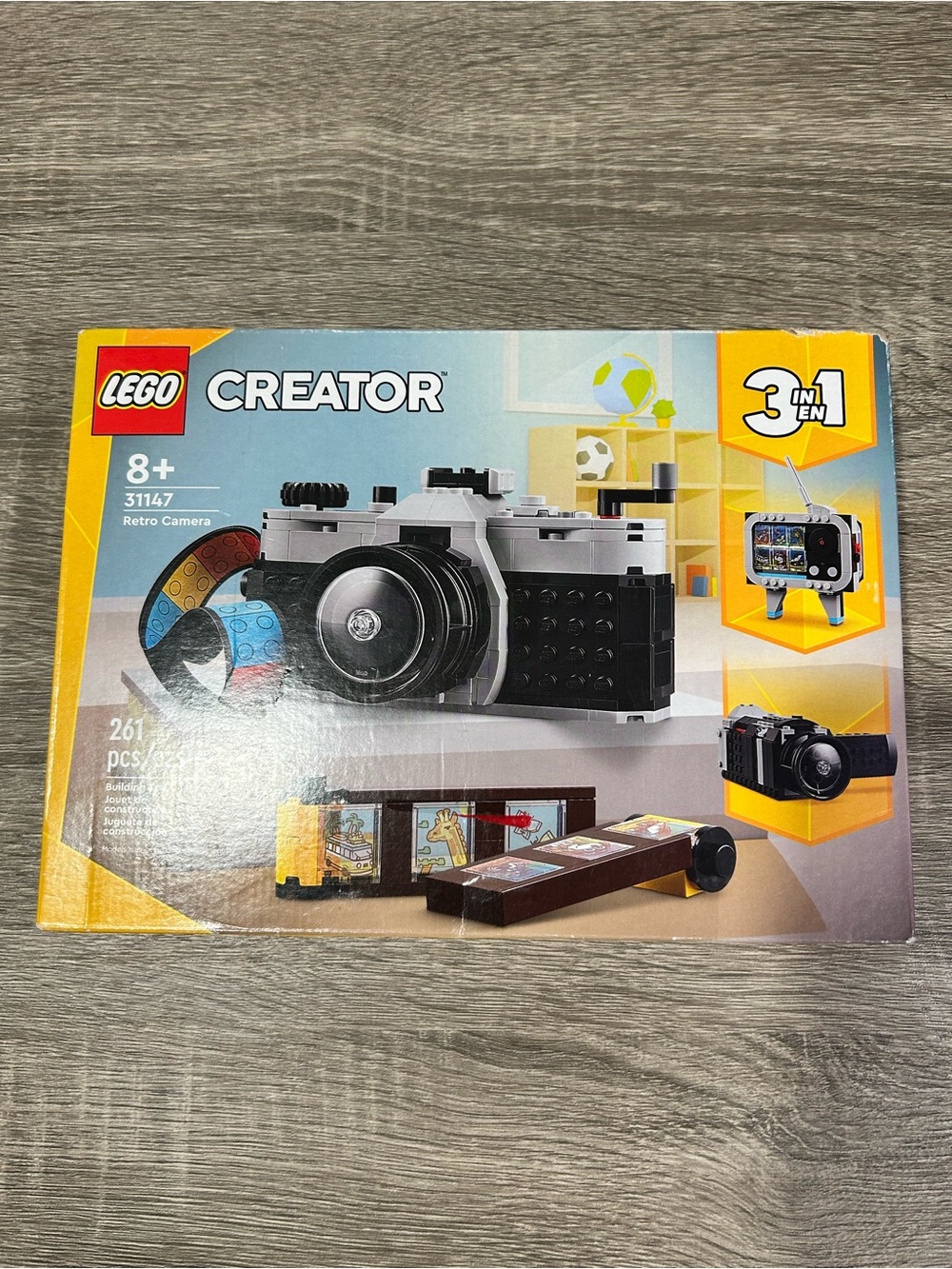 LEGO Creator Retro Camera Set - Black, White, Yellow Accents